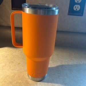 Yeti king crab orange rambler 42oz with handle